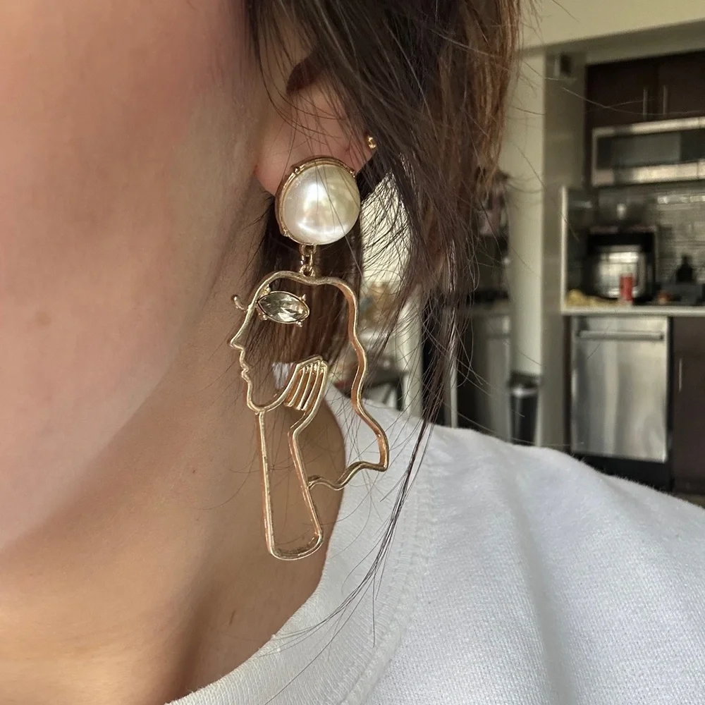 Face Outline Design Gold Tone Earrings - Picture 2 of 3